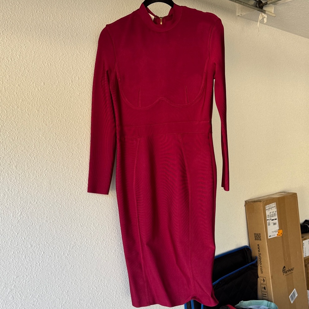 Chic Long-Sleeve Red Dress